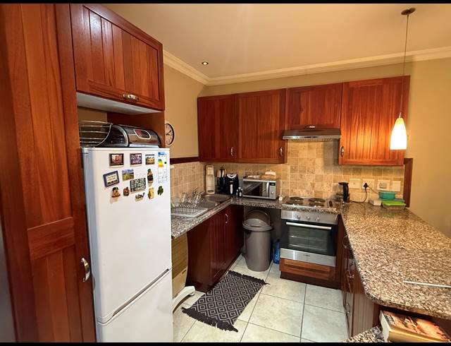 2 BEDROOM APARTMENT FOR SALE IN NEWLANDS